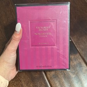 Victoria’s Secret passion bombshell